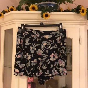 Urban Outfitters Floral Shorts Size M